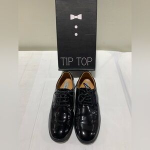 Tip Top boys size 4 black patent dress shoes - worn once like like new